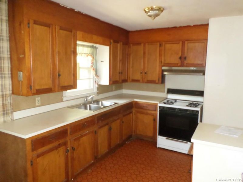 212 Ewing Dr, Belmont, NC 28012