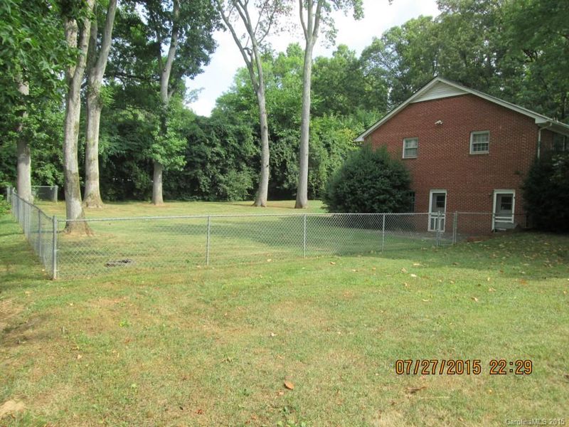 201 N Oak St, Lowell, NC 28098