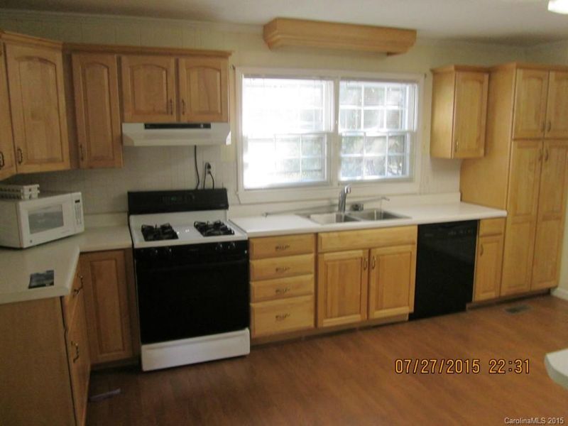 201 N Oak St, Lowell, NC 28098