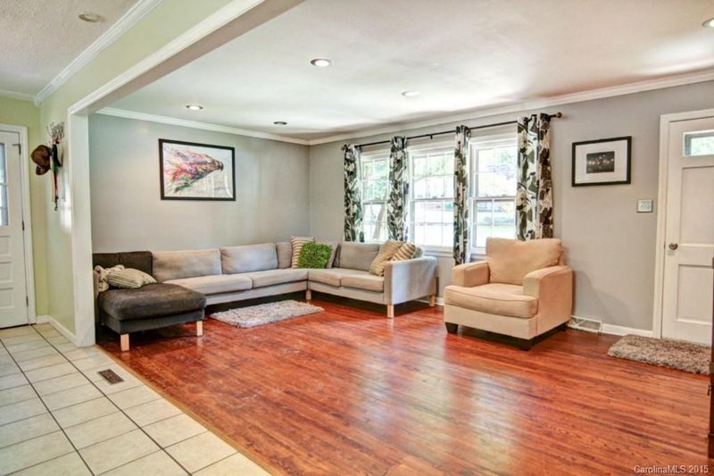 8837 Holiday Dr, Charlotte, NC 28215