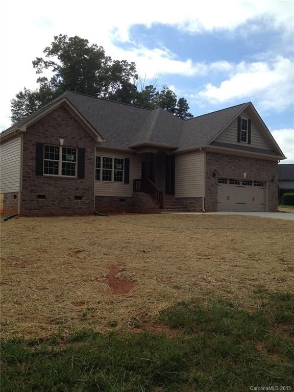 304 Deerfield Dr, Mount Holly, NC 28120