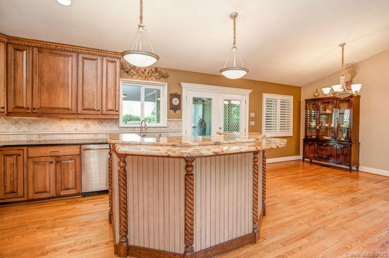 4016 Woodfox Dr, Charlotte, NC 28277