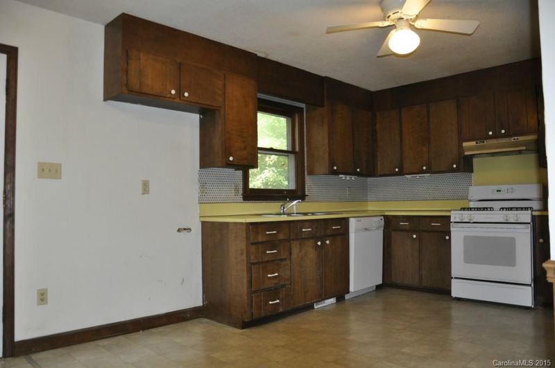 7733 Cedarbrook Dr, Charlotte, NC 28215