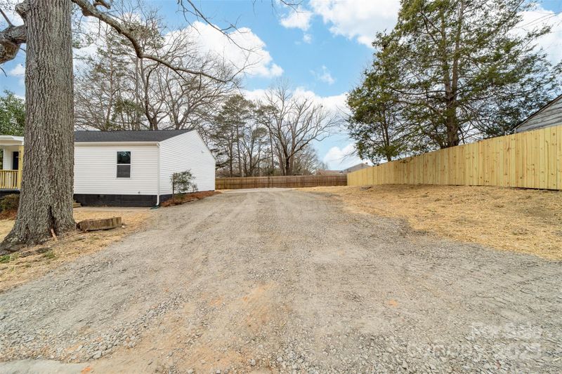 813 Carrid Dr, Gastonia, NC 28052