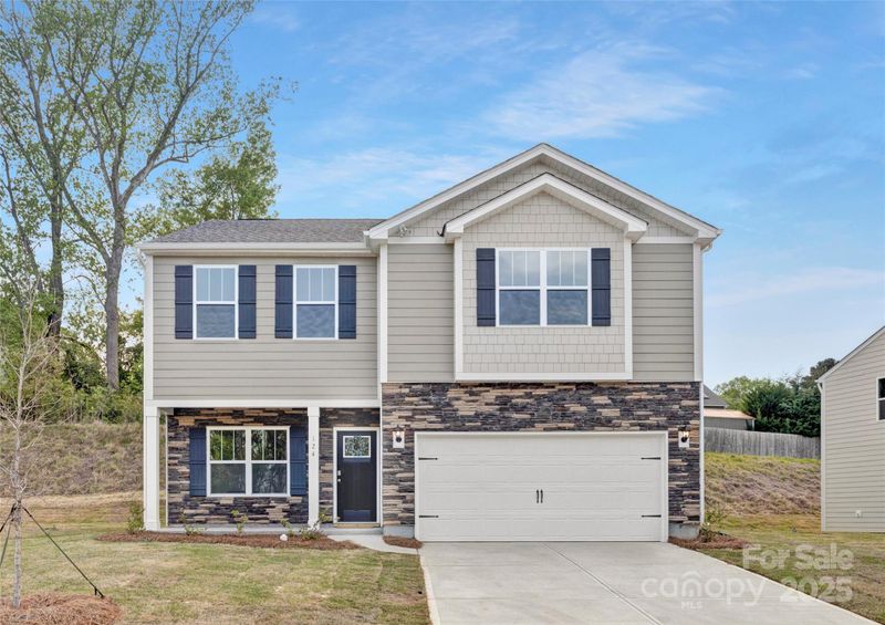 124 Rustling Waters Dr, Mooresville, NC 28117