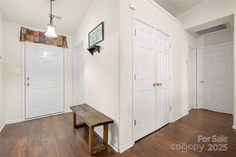 6708 Burning Oak Ln, Charlotte, NC 28216