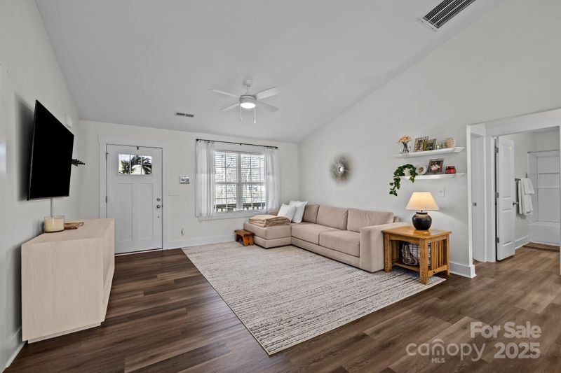 1707 W 4th Ave, Gastonia, NC 28052