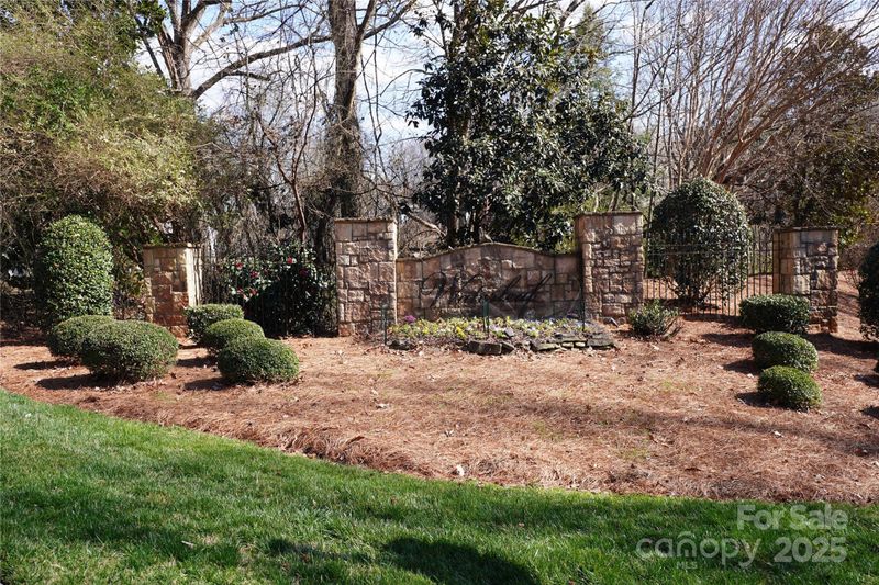 9220 Bales Ln, Charlotte, NC 28227