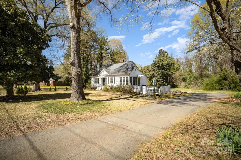7122 Tuckaseegee Rd, Charlotte, NC 28214