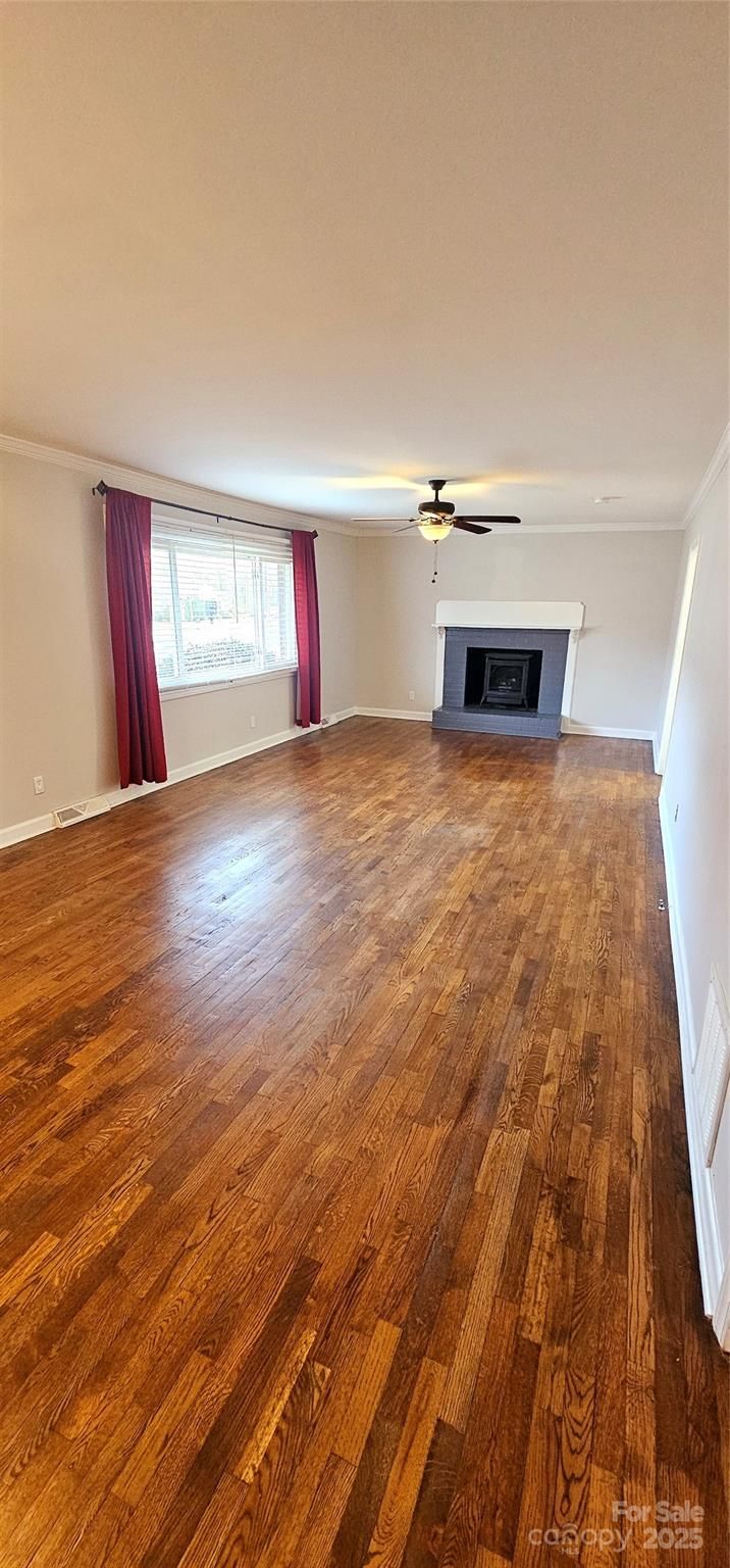 1060 Laurel Ln, Gastonia, NC 28054