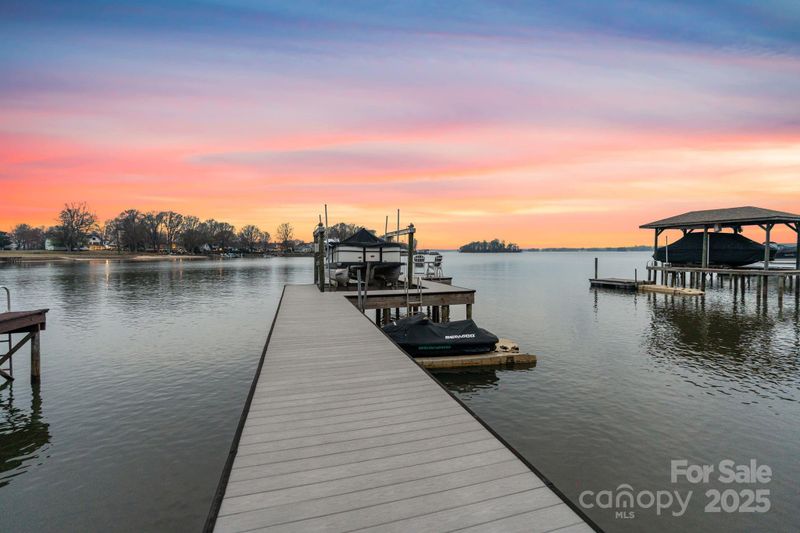 20601 Island Forest Dr, Cornelius, NC 28031