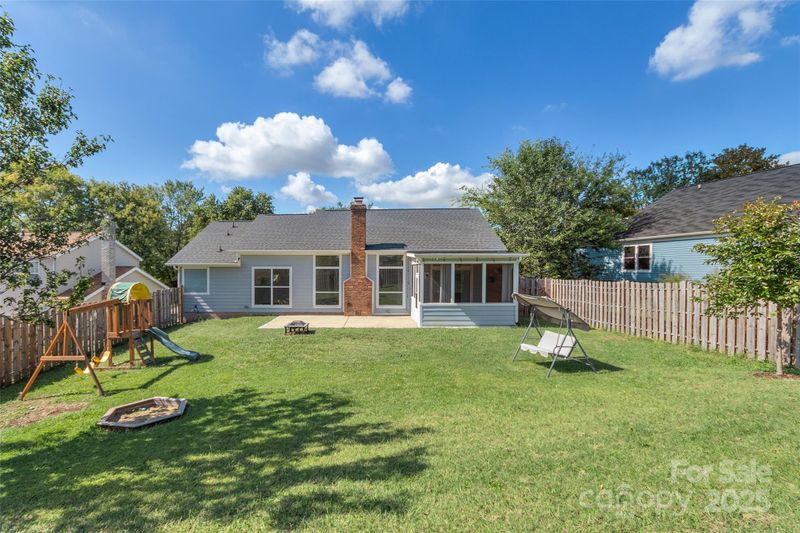 7121 Lanark Ct, Charlotte, NC 28217