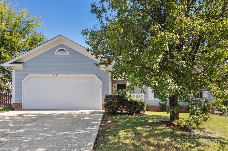 7121 Lanark Ct, Charlotte, NC 28217