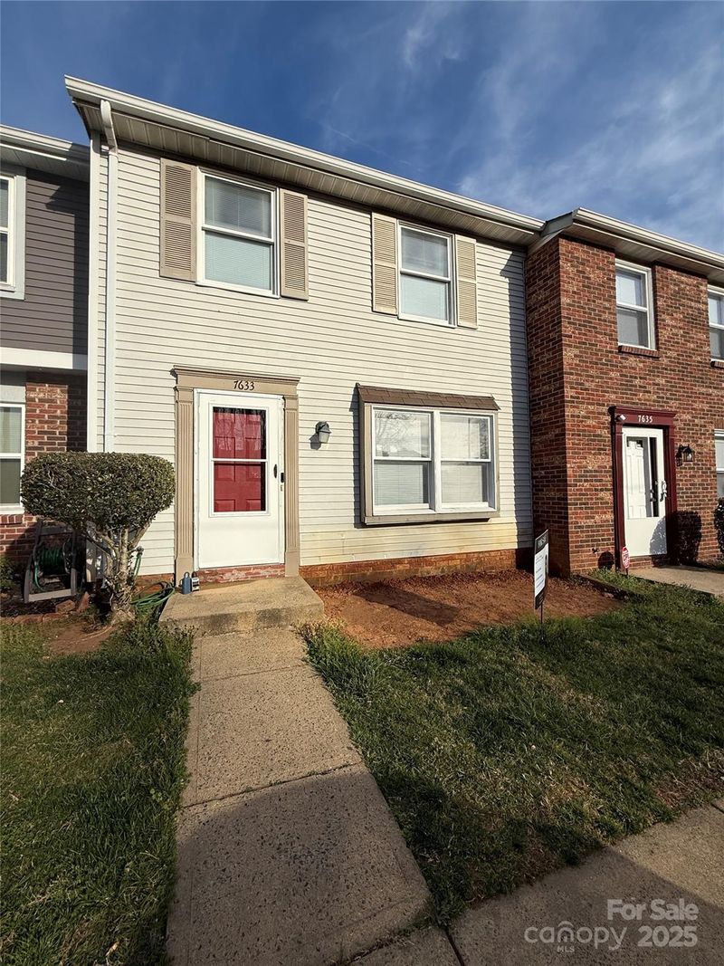 7633 Holly Grove Ct, Charlotte, NC 28227