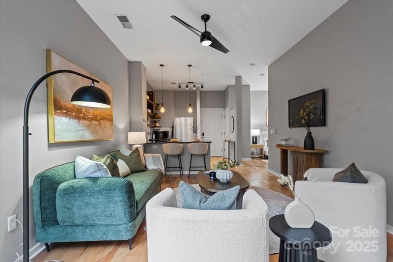 525 E 6th St #211, Charlotte, NC 28202
