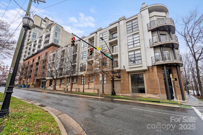 525 E 6th St #211, Charlotte, NC 28202