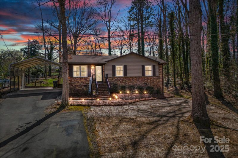 210 E Poplar St, Stanley, NC 28164
