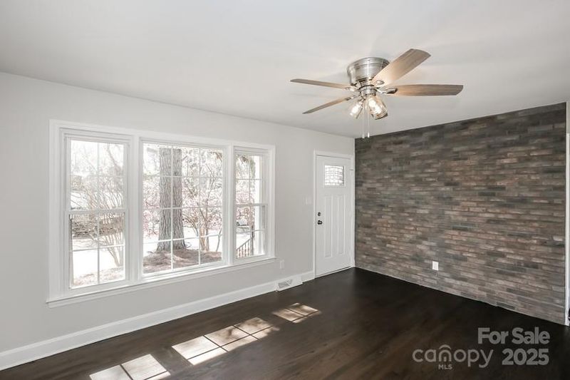 7124 Brynhurst Dr, Charlotte, NC 28210