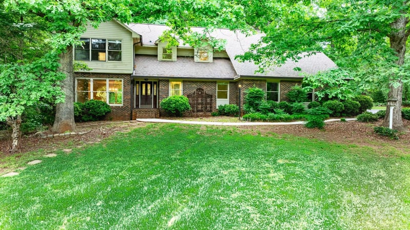1080 Rolling Green Dr, Newton, NC 28658
