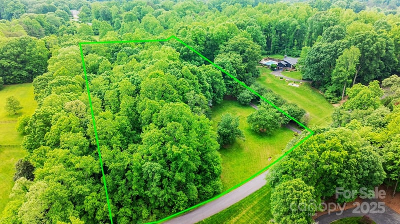 1080 Rolling Green Dr, Newton, NC 28658