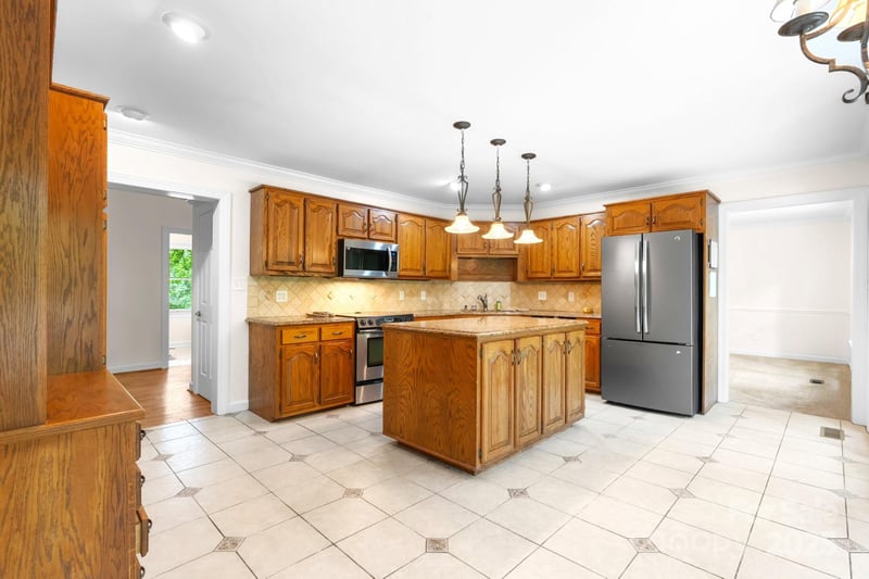 1080 Rolling Green Dr, Newton, NC 28658