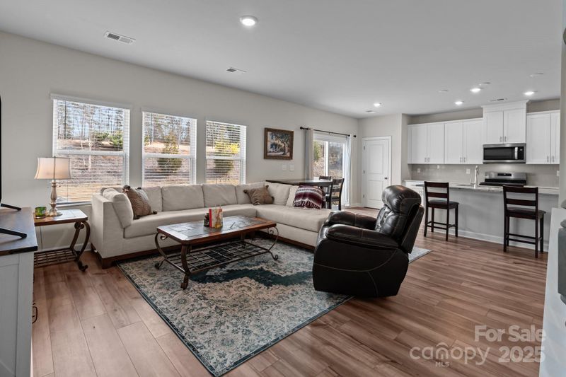 2116 Belterra Dr, Charlotte, NC 28216