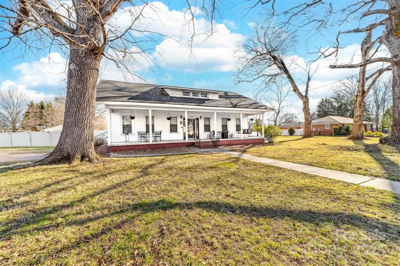 308 W First St, Lowell, NC 28098
