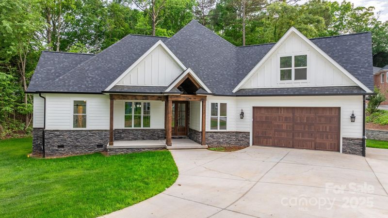 3732 Whitney Dr NE, Hickory, NC 28601