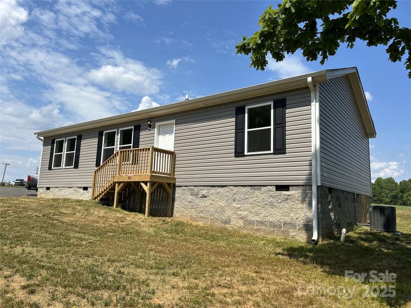 565 Perry Rd, Troutman, NC 28166