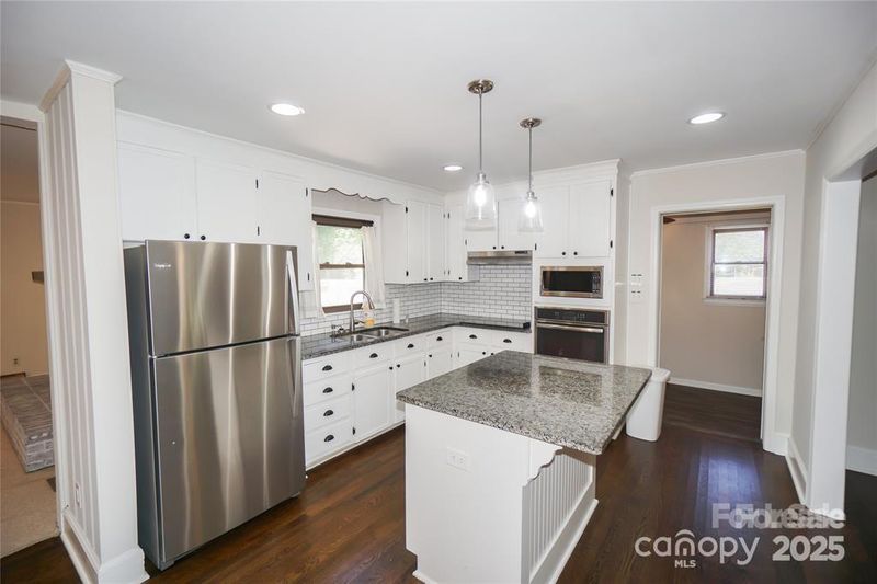 4824 Harcourt Ln, Charlotte, NC 28212