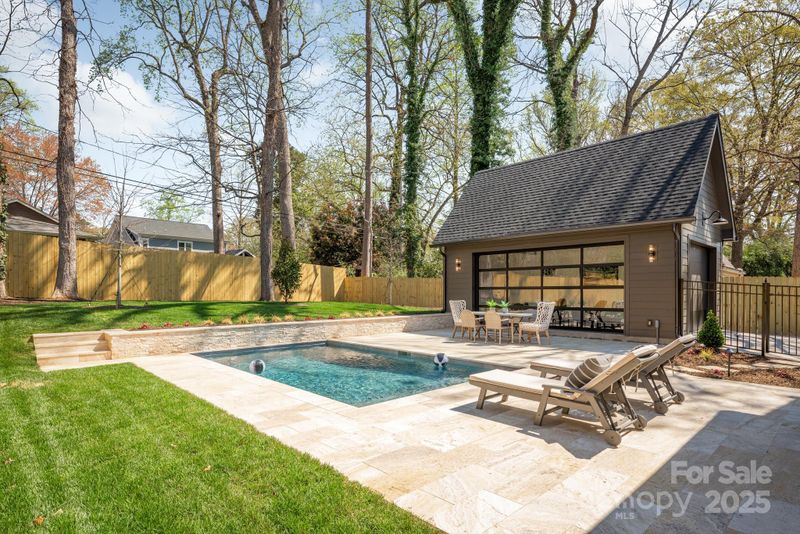 2321 Kingsbury Dr, Charlotte, NC 28205