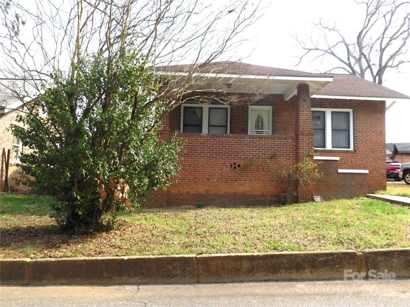 39 Railroad St, Lincolnton, NC 28092