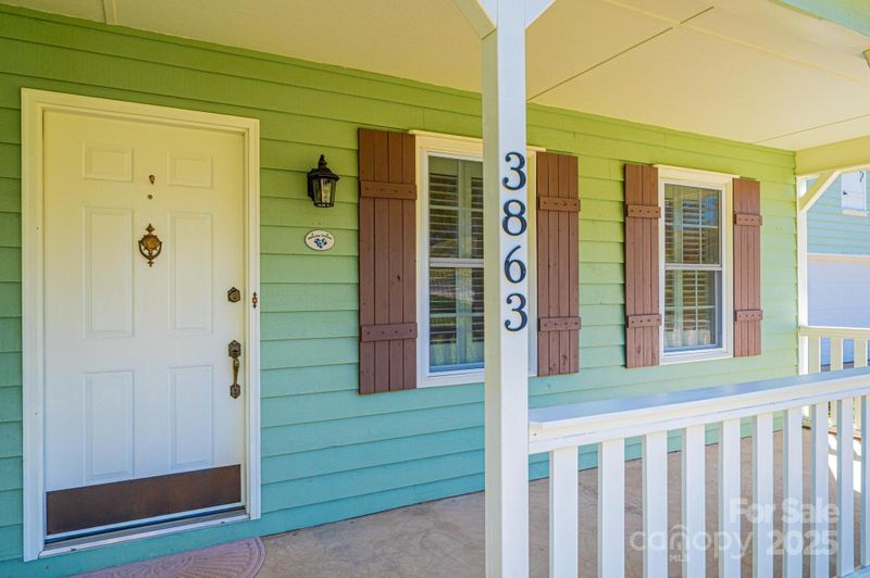 3863 Shakespeare Dr, Hickory, NC 28601