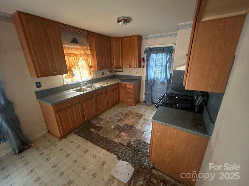 8313 Lamplighter Pl, Charlotte, NC 28217