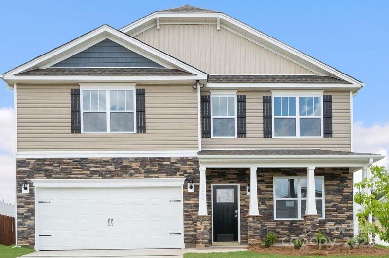 1420 6th St NE, Hickory, NC 28601