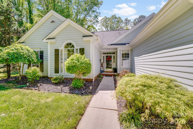 11003 Pale Hickory Ln, Charlotte, NC 28215