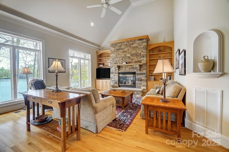928 Thorn Ridge Ln, Clover, SC 29710