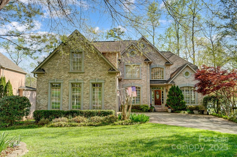 928 Thorn Ridge Ln, Clover, SC 29710