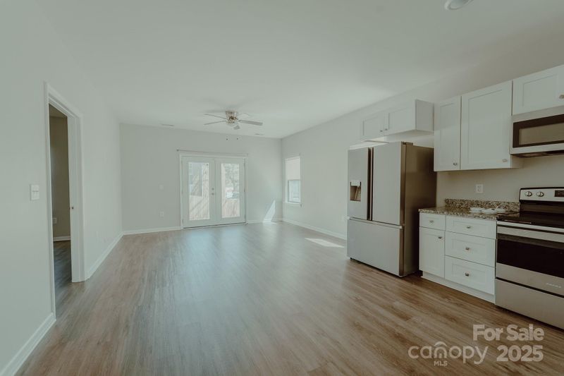 945 3rd Street Pl SW, Hickory, NC 28602