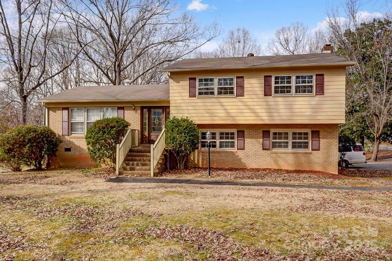 1142 Canterbury Dr, Lancaster, SC 29720