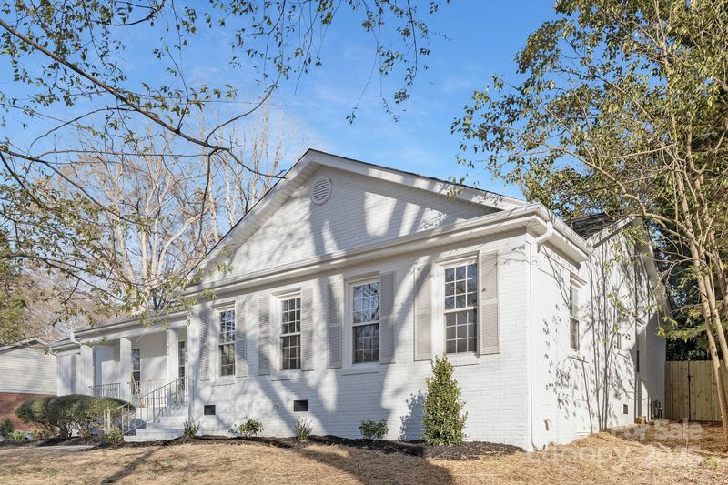 8142 Cliffside Dr, Charlotte, NC 28270