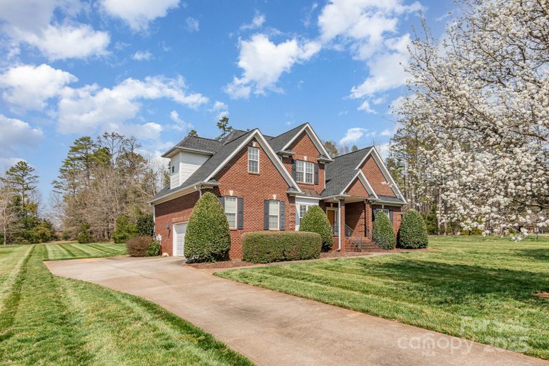 6000 Embassy Ct, Wesley Chapel, NC 28110