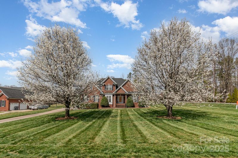 6000 Embassy Ct, Wesley Chapel, NC 28110