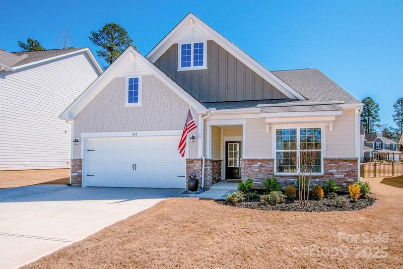 242 Hamptons Cove Rd, Troutman, NC 28166