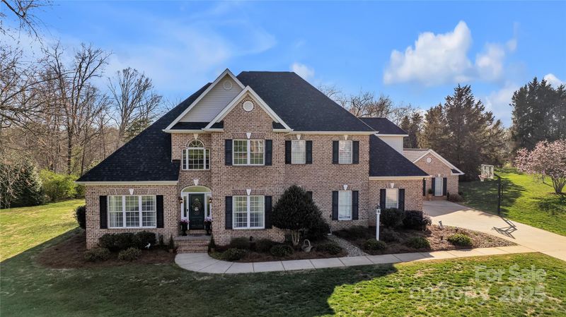 1033 Willow Creek Dr, Newton, NC 28658