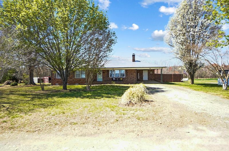 976 Pointview Ln, Lincolnton, NC 28092