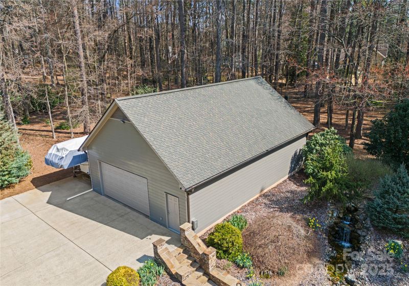 8909 Chinaberry Ln, Concord, NC 28027