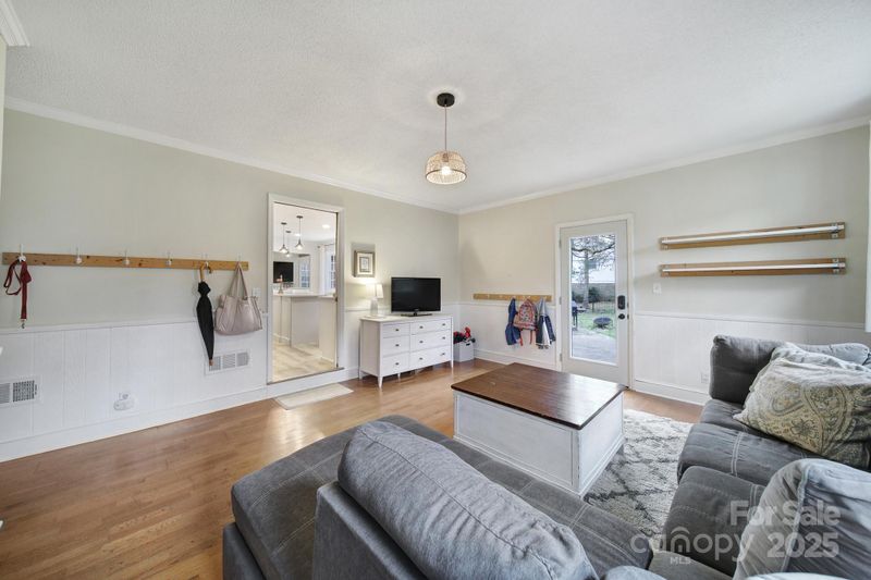 1501 Laurel Ln, Gastonia, NC 28054