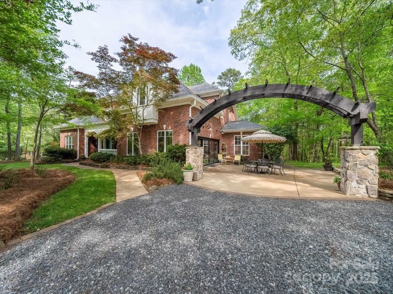 711 Elizabeth Ln, Matthews, NC 28105