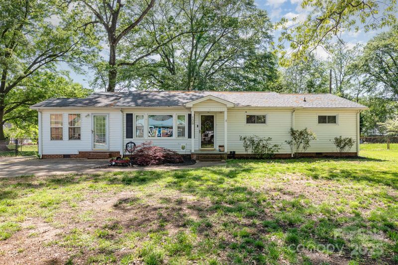 109 Crestview Dr, Belmont, NC 28012